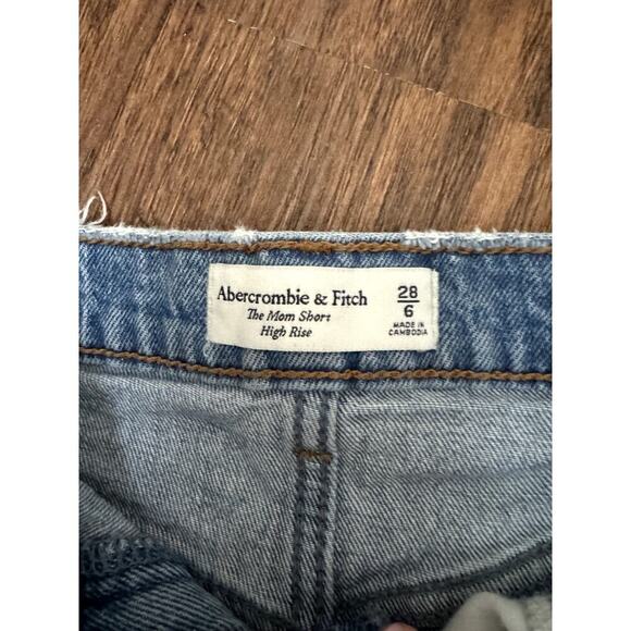 Abercrombie & Fitch The Mom Short High Rise - Picture 3 of 3